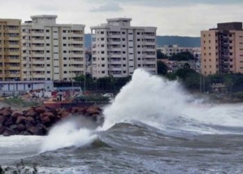 Cyclone Vardah- Tamil Nadu CM Seeks Rs. 1000 Crore Aid from PM Modi