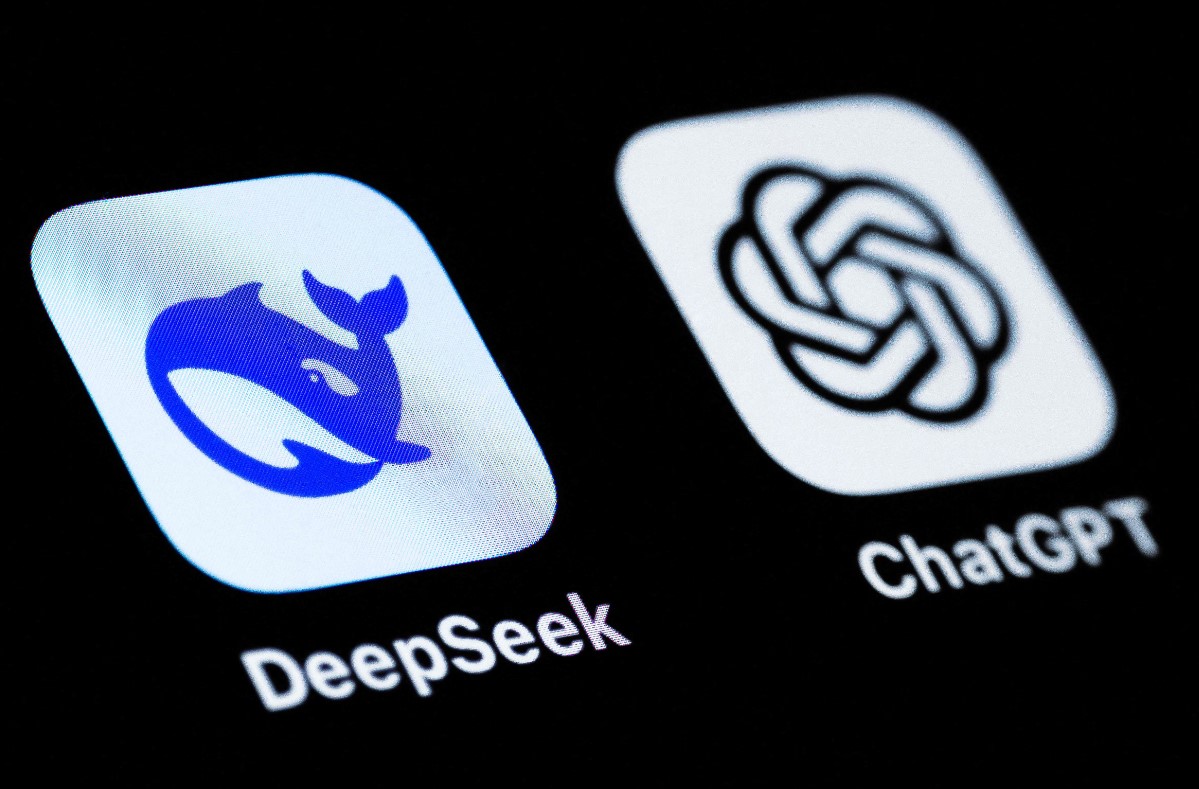 smartphone-screen-with-chatgpt-and-deepseek-app-icons