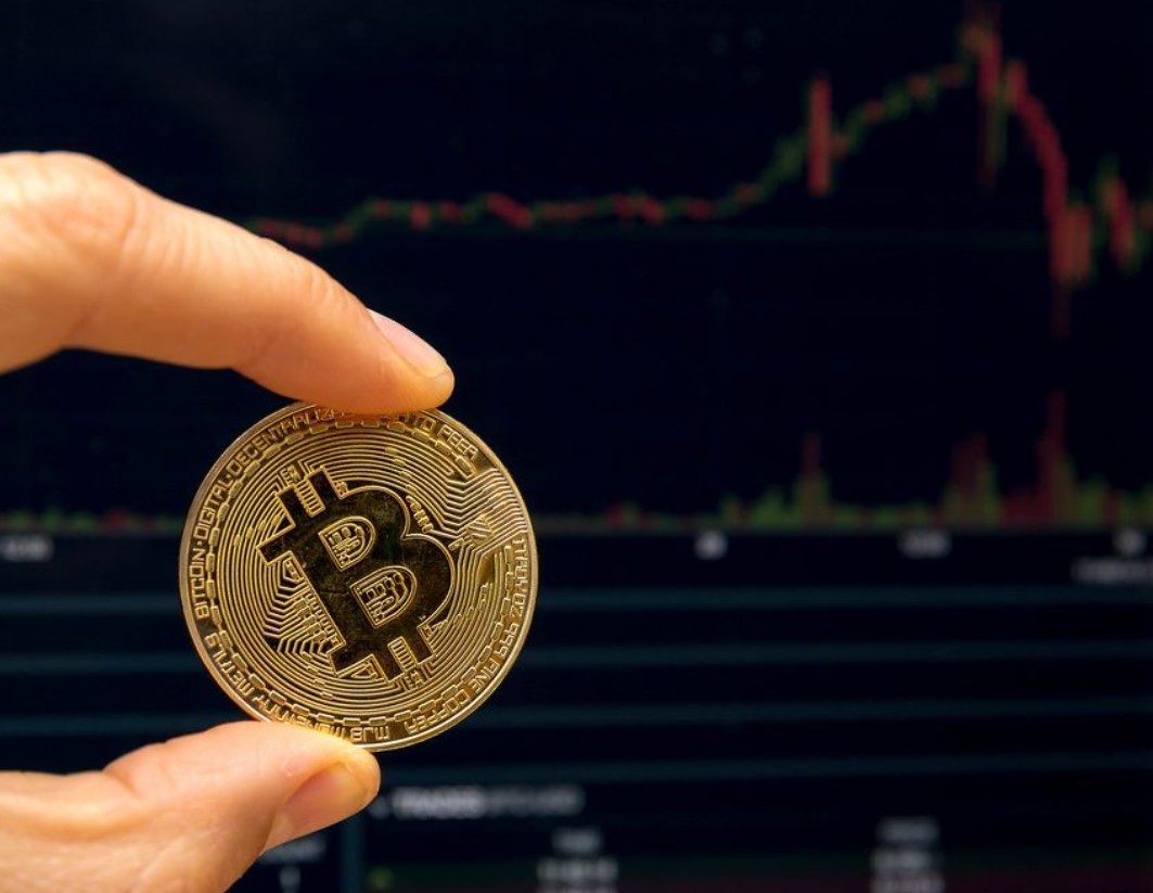 bitcoin tops $114,000